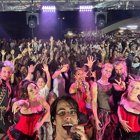 Asd -Sport E Giovani Hotel Borgofranco d'Ivrea Bagian luar foto