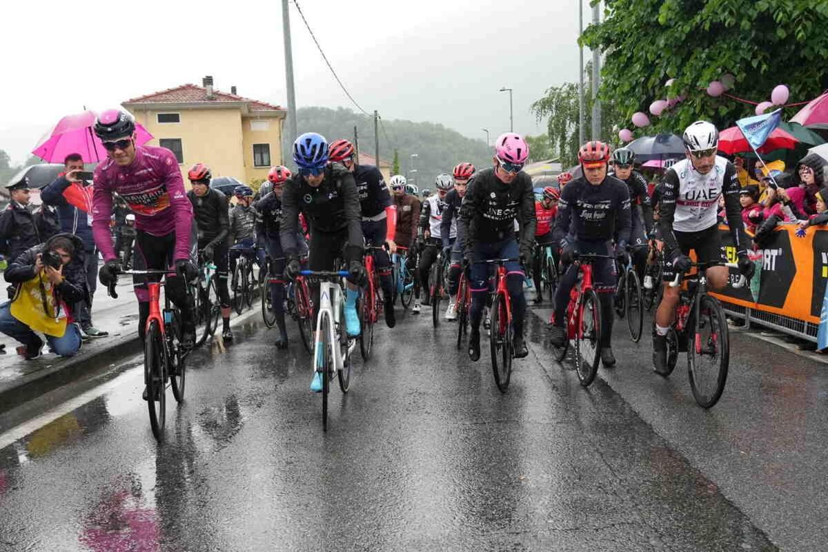 Asd -Sport E Giovani Hotel Borgofranco d'Ivrea Bagian luar foto