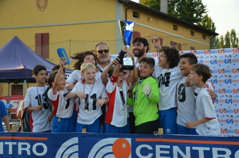 Asd -Sport E Giovani Hotel Borgofranco d'Ivrea Bagian luar foto