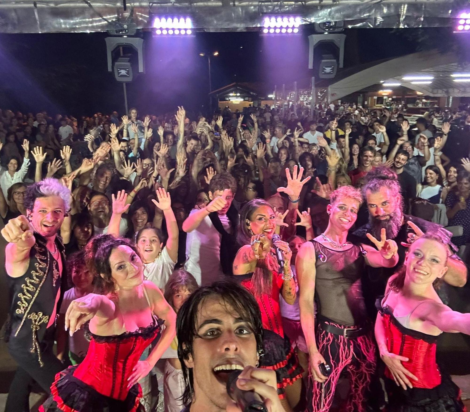 Asd -Sport E Giovani Hotel Borgofranco d'Ivrea Bagian luar foto